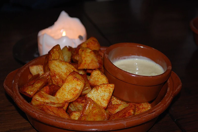 Patatas bravas et sauce fumée