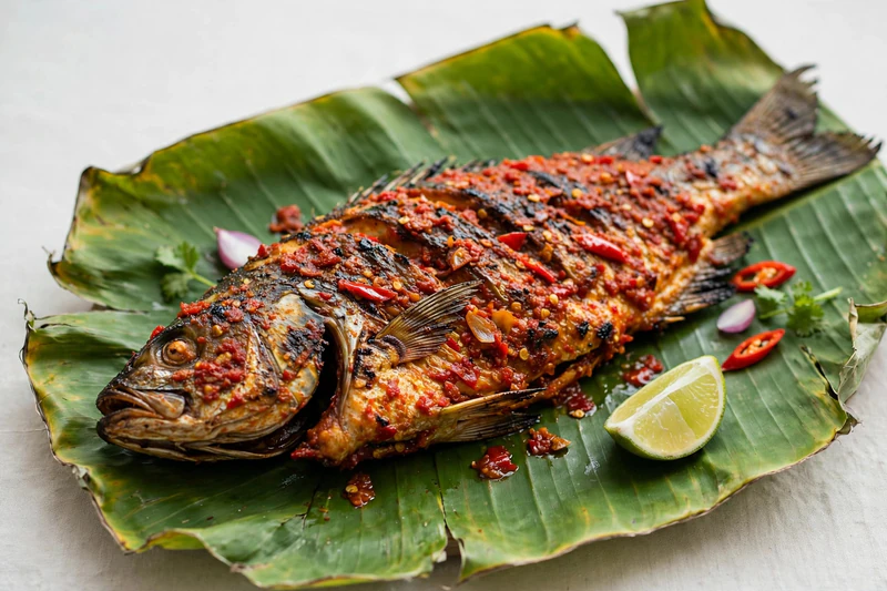 Ikan bakar indonésien au sambal terasi