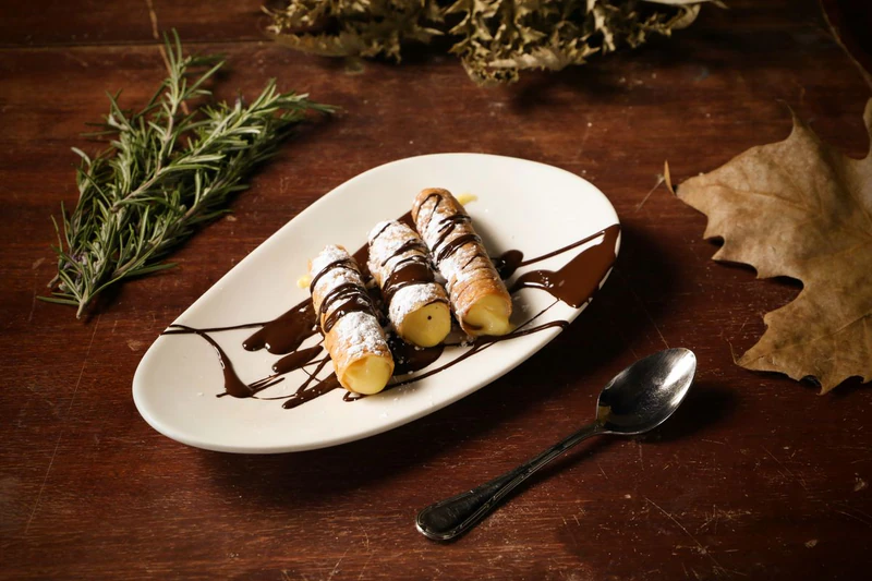 Cannoli siciliens à la ricotta et au chocolat