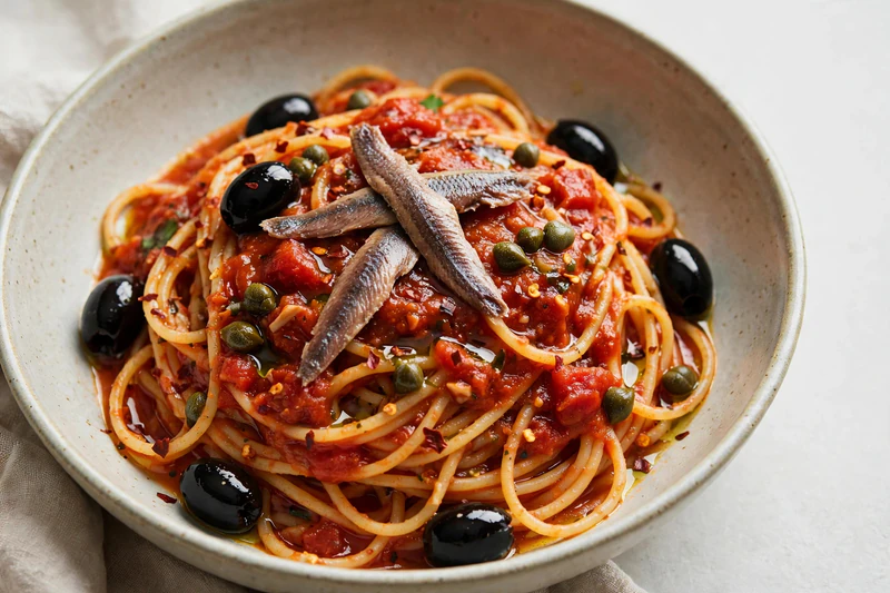 Spaghetti alla puttanesca aux anchois