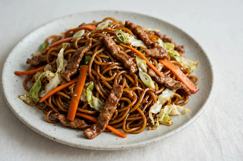 Yakisoba aux légumes et porc