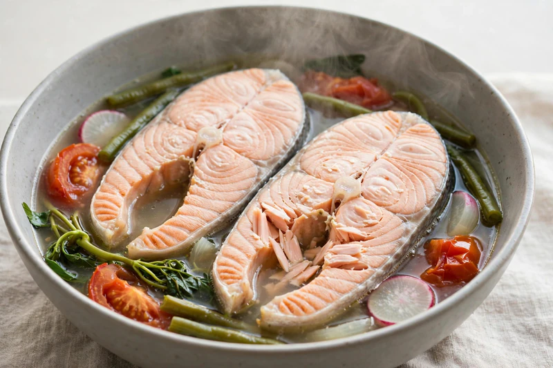Sinigang philippin au saumon et tamarin